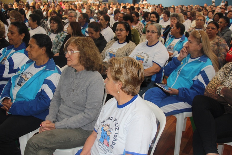 Grupo da Feliz Idade comemora o Dia do Idoso com passeios e palestras